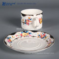 Einzigartiges Design Floral Royal Muster Fine Ceramic italienischen Espresso Cups und Untertassen Set